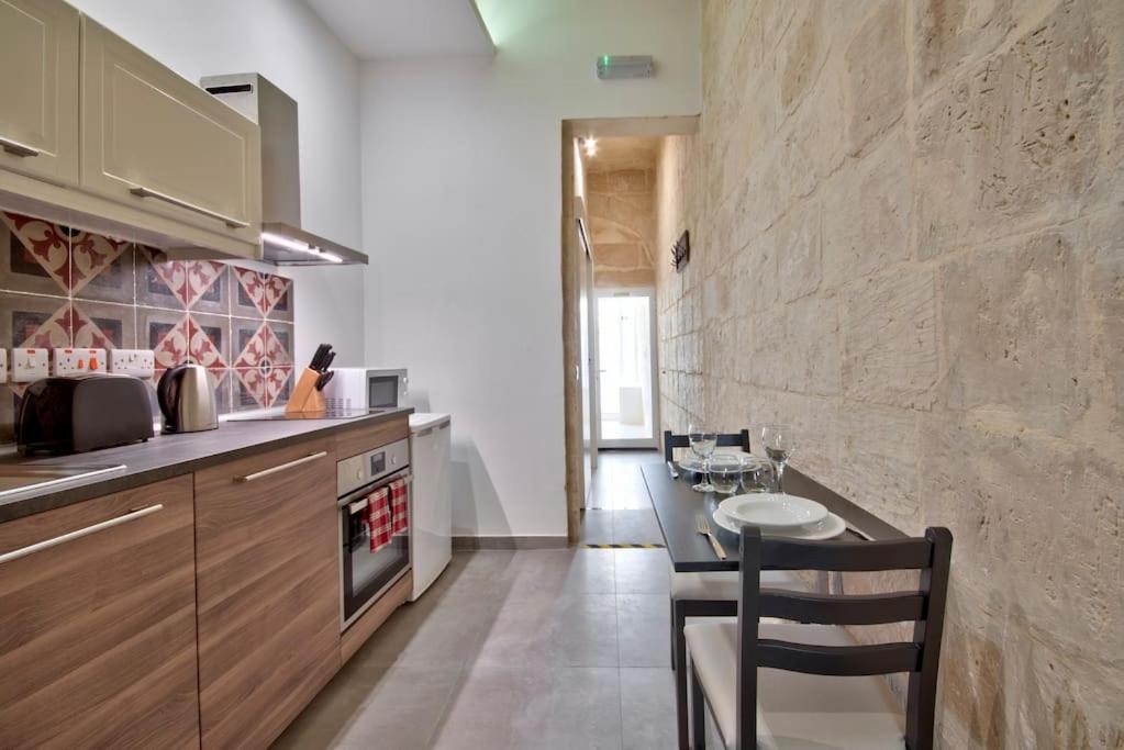 Vallettastay Old 1 *